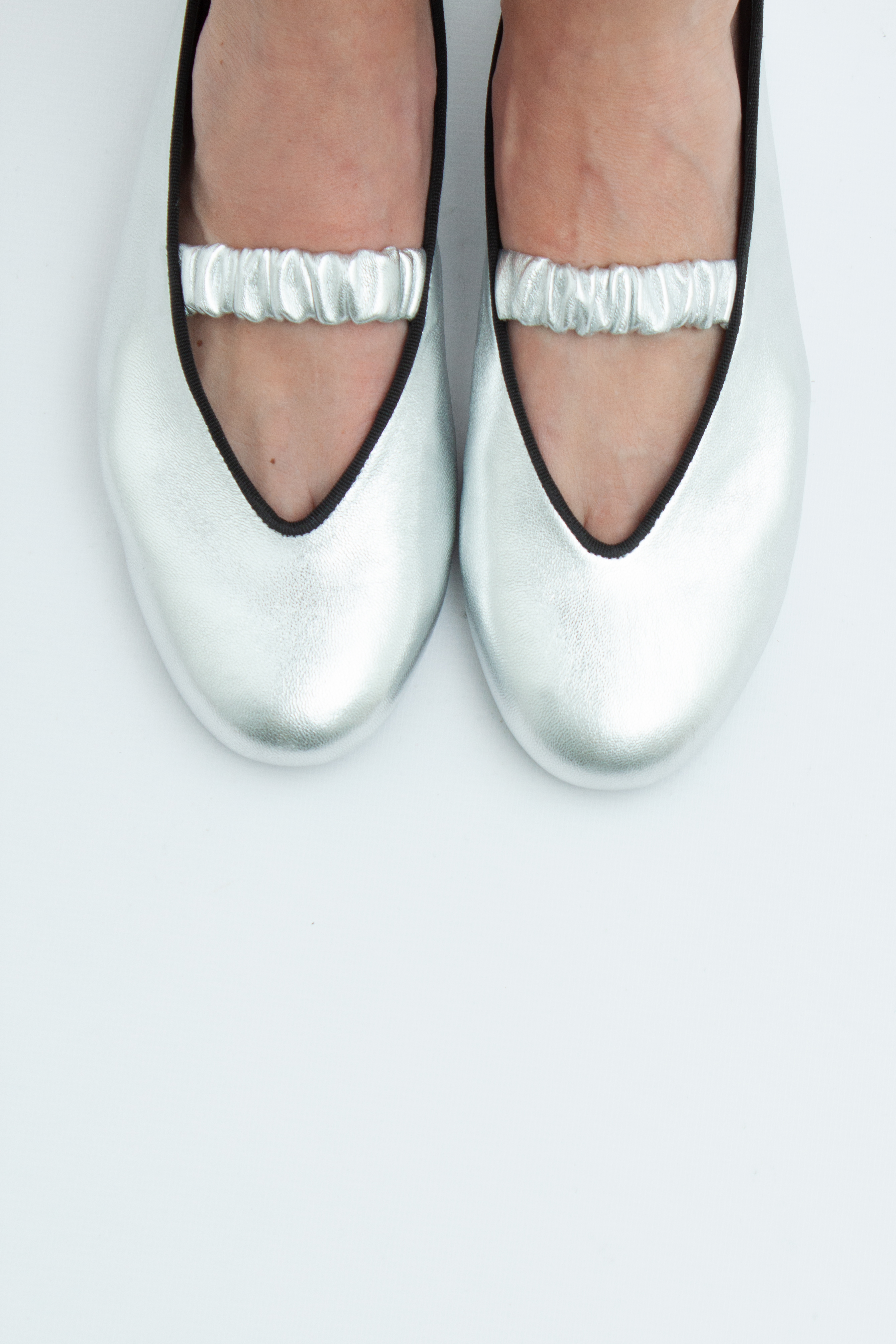 Балетки мягкие с резиночками серебряная кожа, фото 2