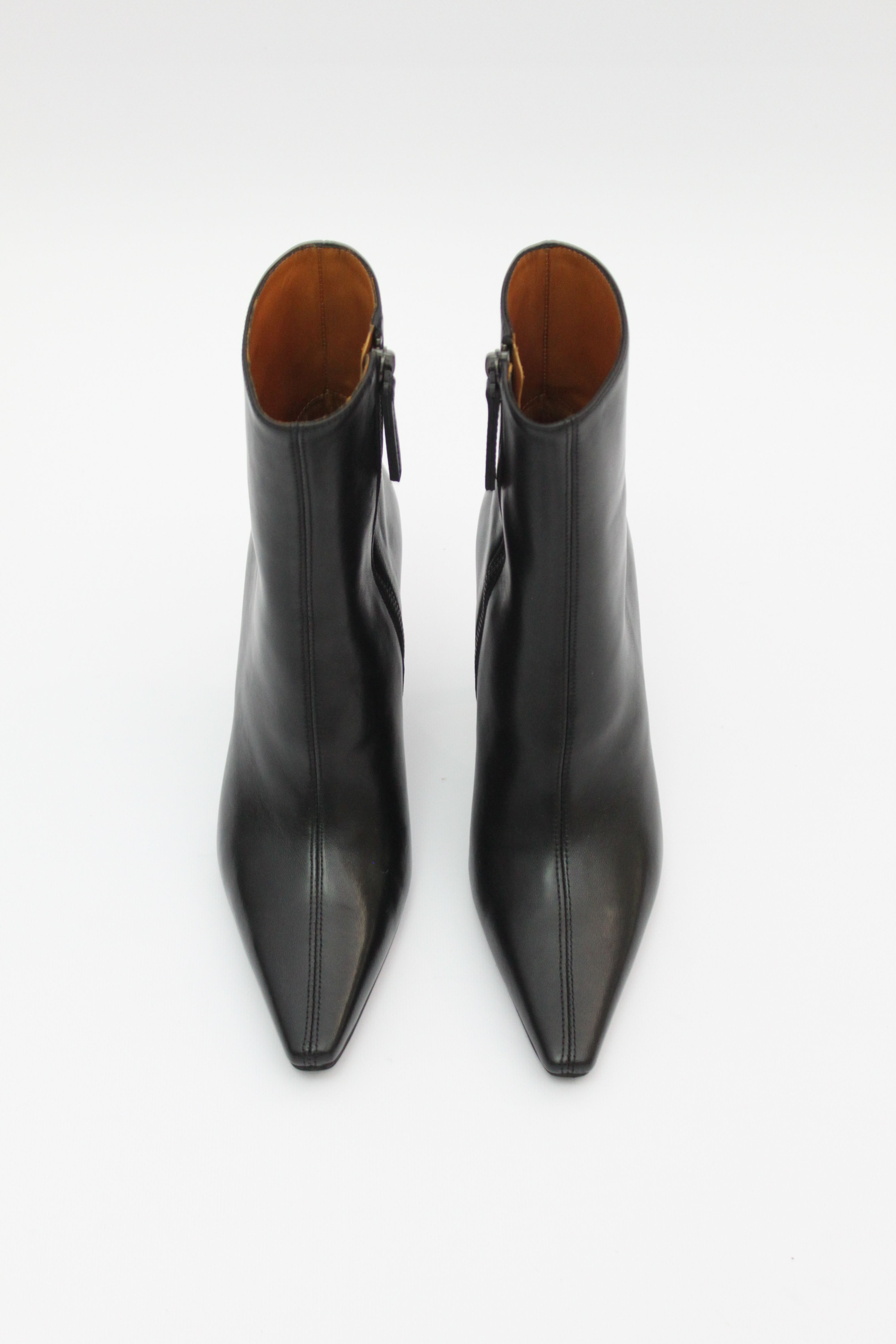 Ботильоны-перчатки укороченные на высоком каблуке с острым носом из черной кожи кинглисс, фото 1