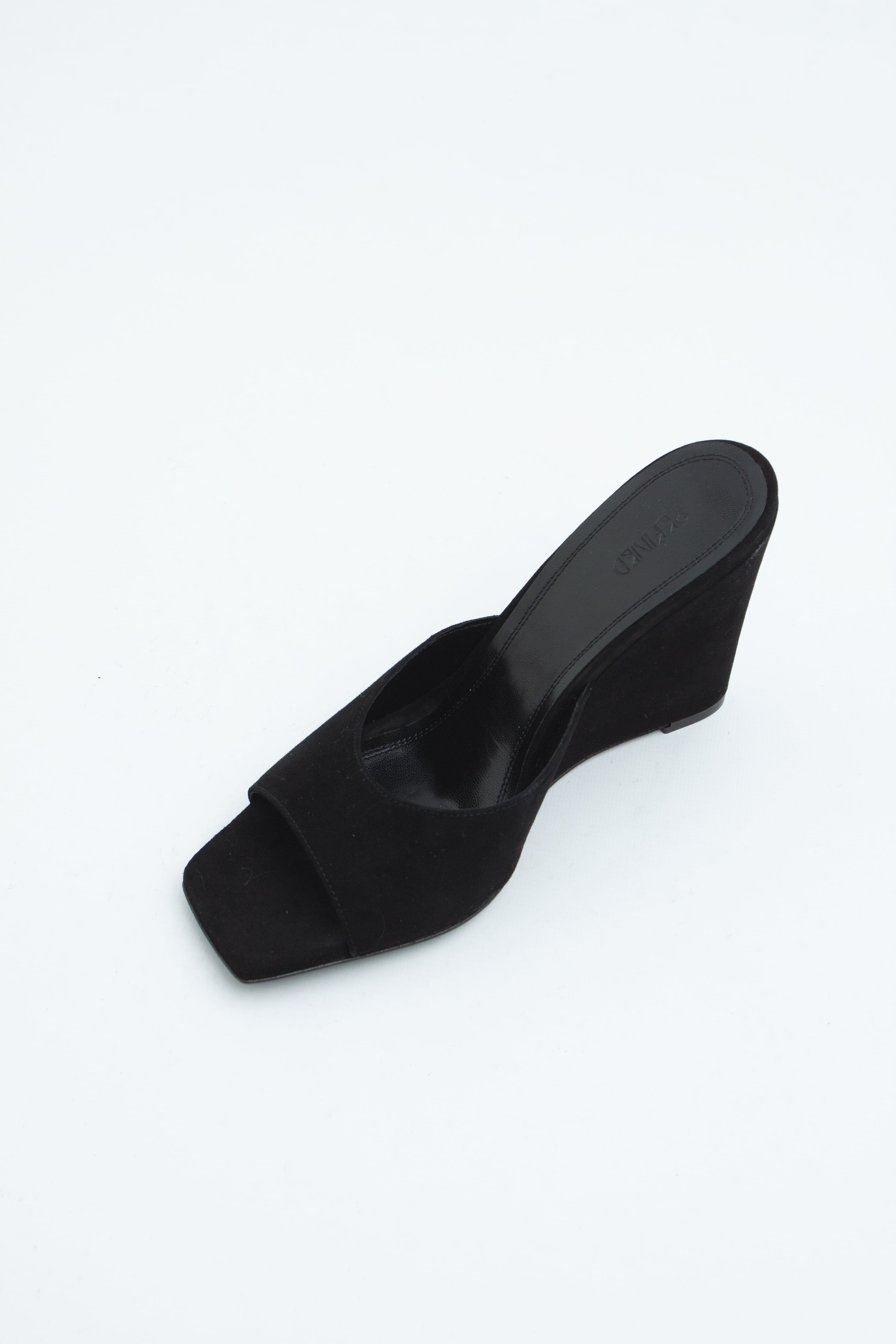 Сабо на танкетке с открытым носом черная замша, фото 2