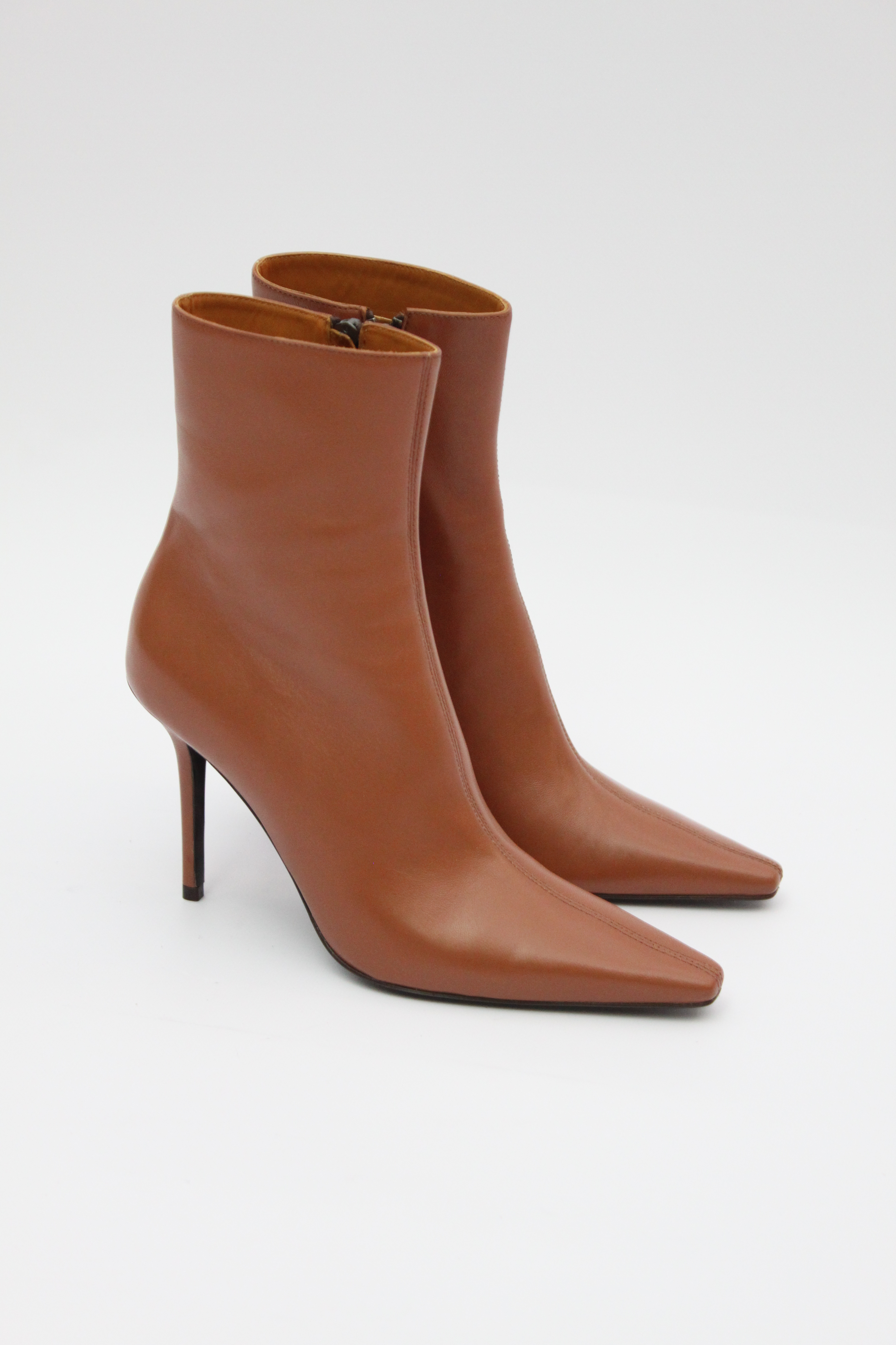 Ботильоны-перчатки укороченные на высоком каблуке с острым носом из светло-коричневой кожи кинглисс, фото 2