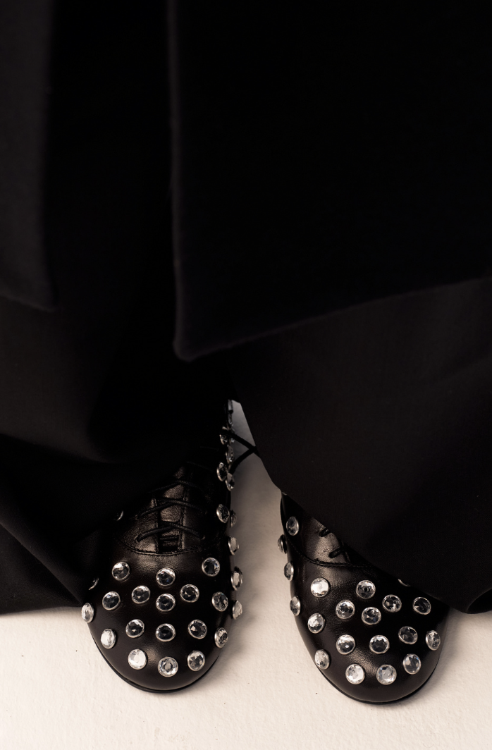 Туфли на шнуровке с контрастным задником и крупными кристаллами (черная кожа, молочная кожа стразы), фото 2