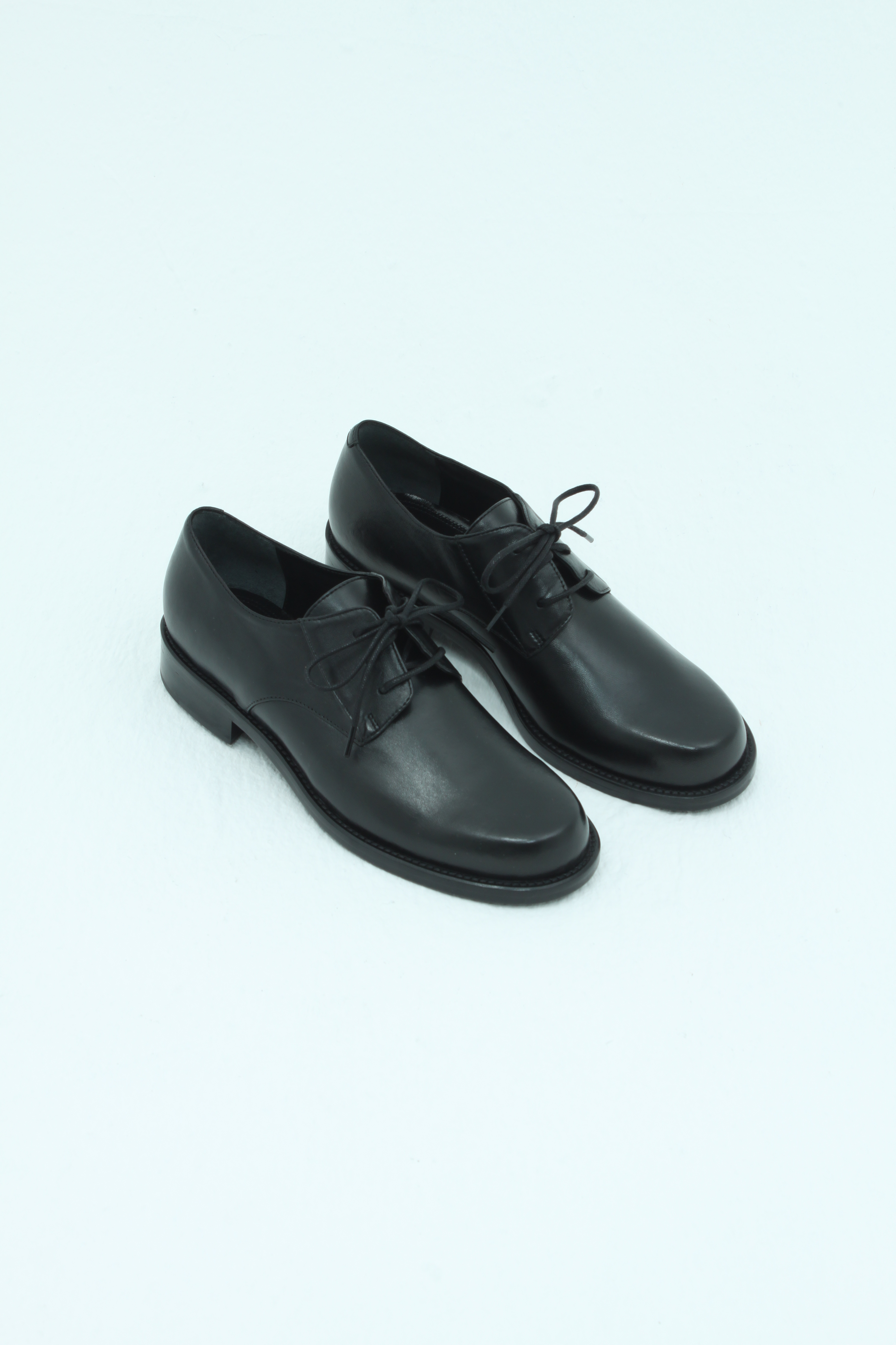 Ботинки в мужском стиле на тонкой шнуровке черные, фото 2