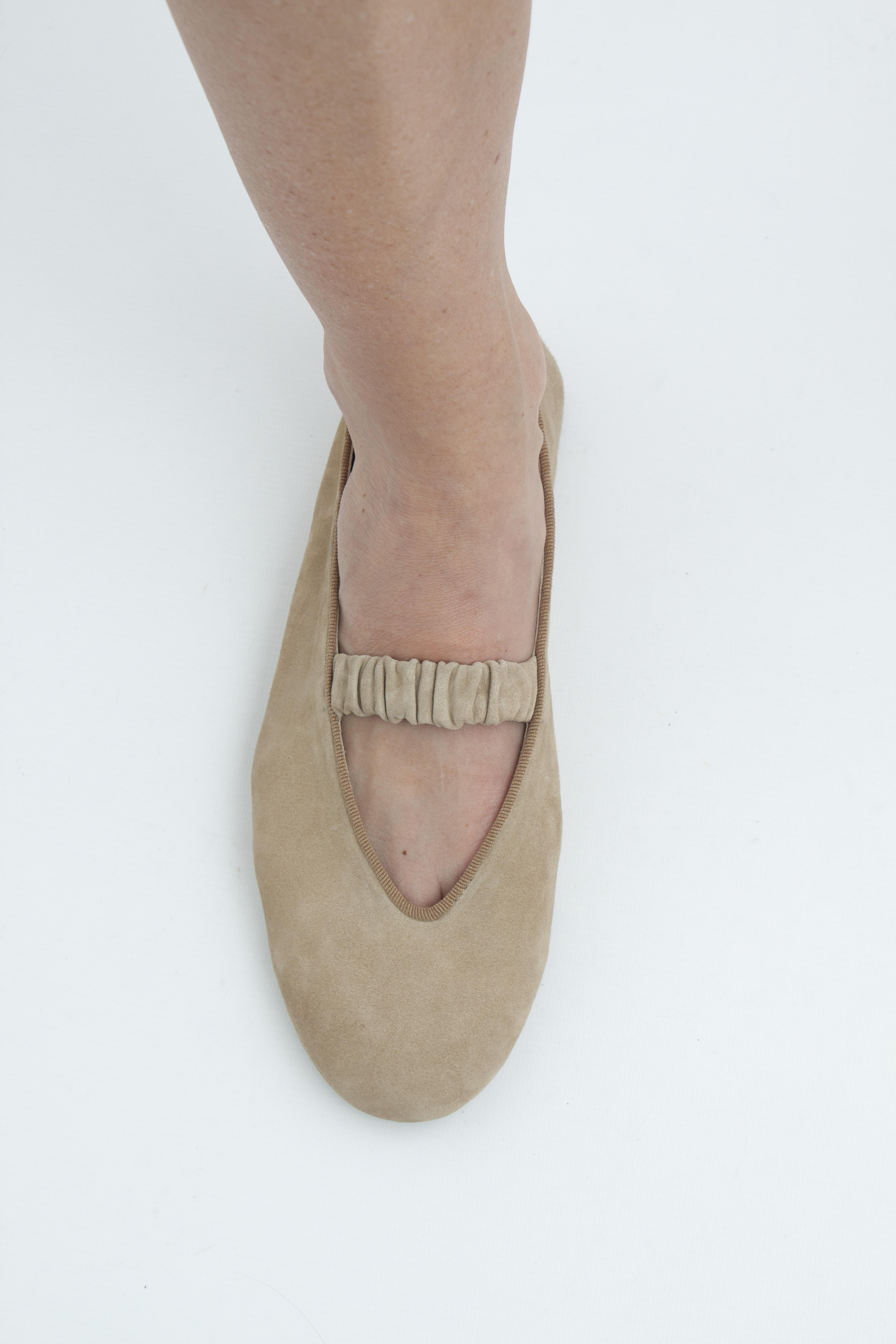 Балетки мягкие с резиночками бежевая замша, фото 2