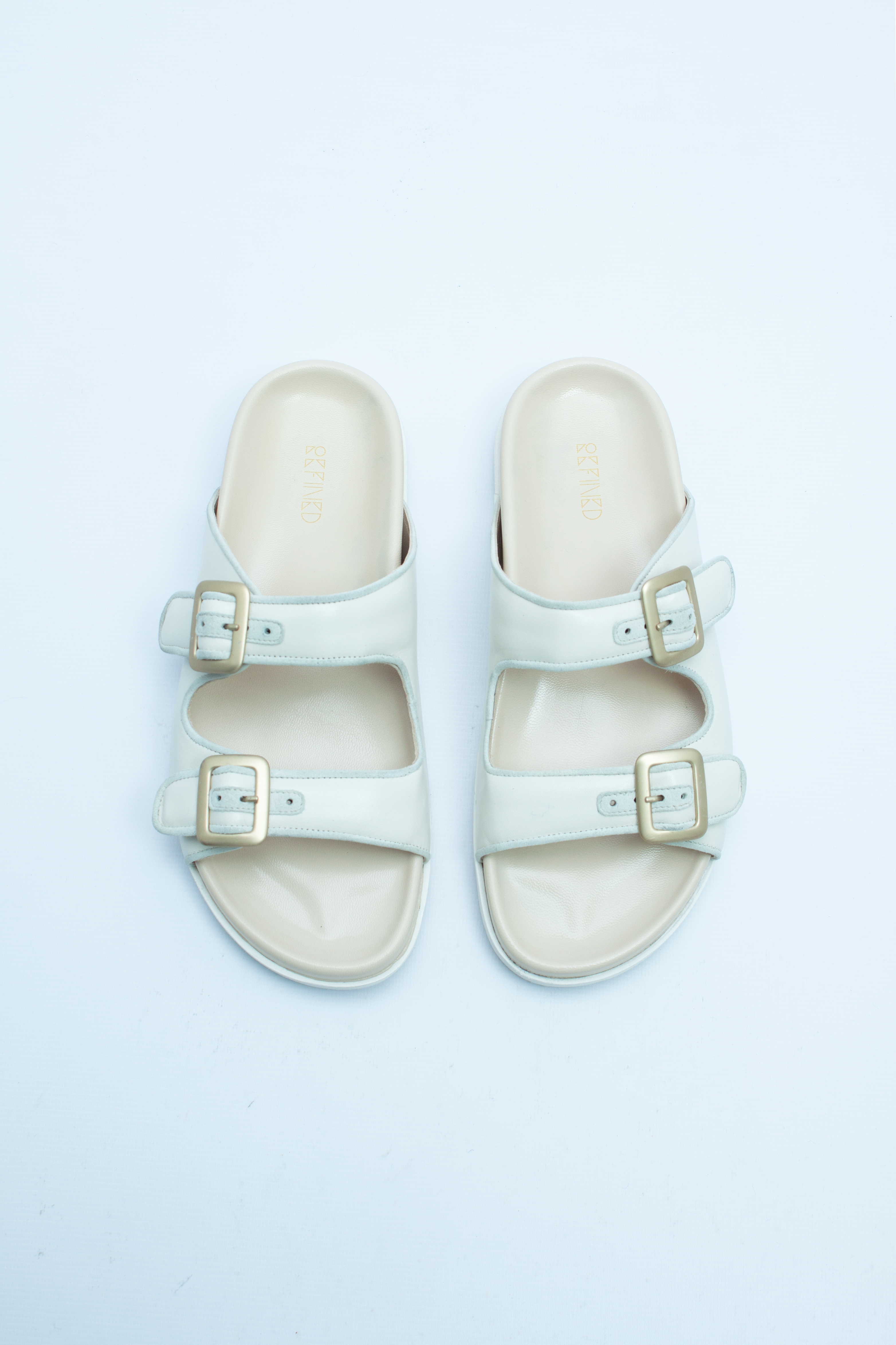 Cандалии с двойными ремешками с пряжками молочная кожа, фото 1