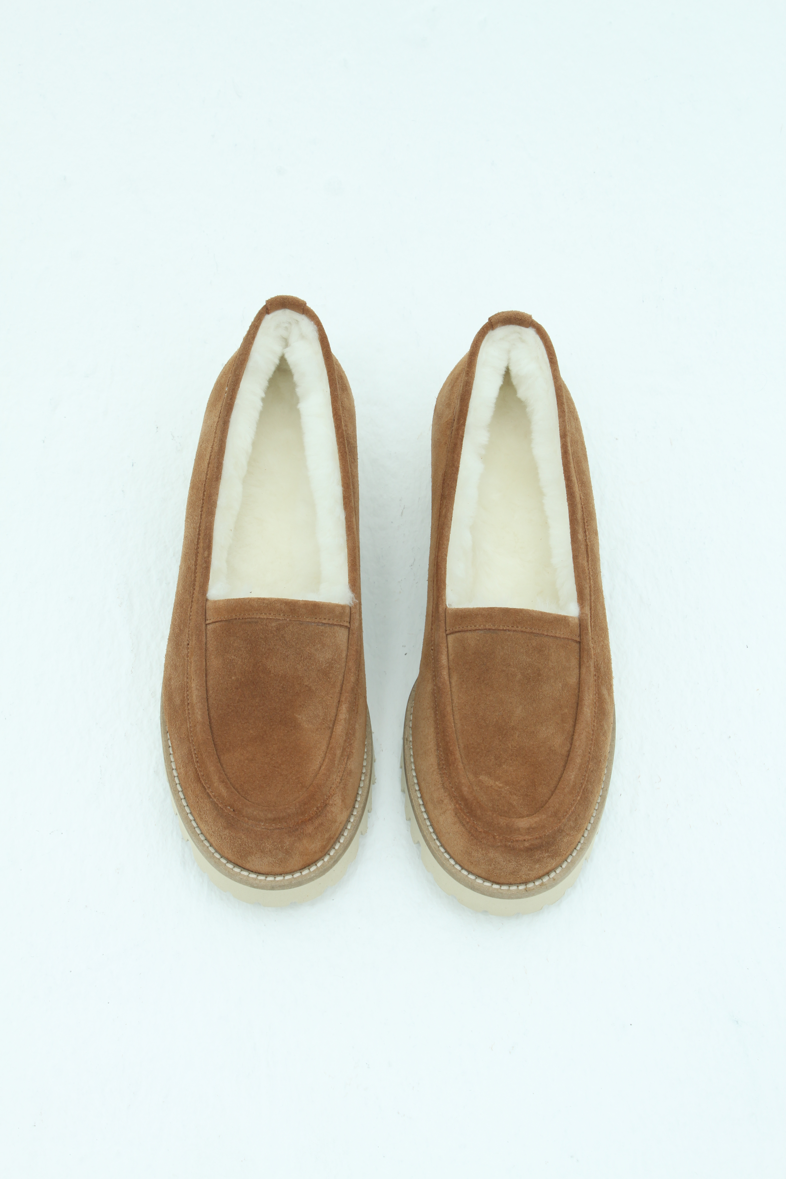 Лоферы с укороченным язычком на меховой подкладке (джинжер замша, молочный мех), фото 1